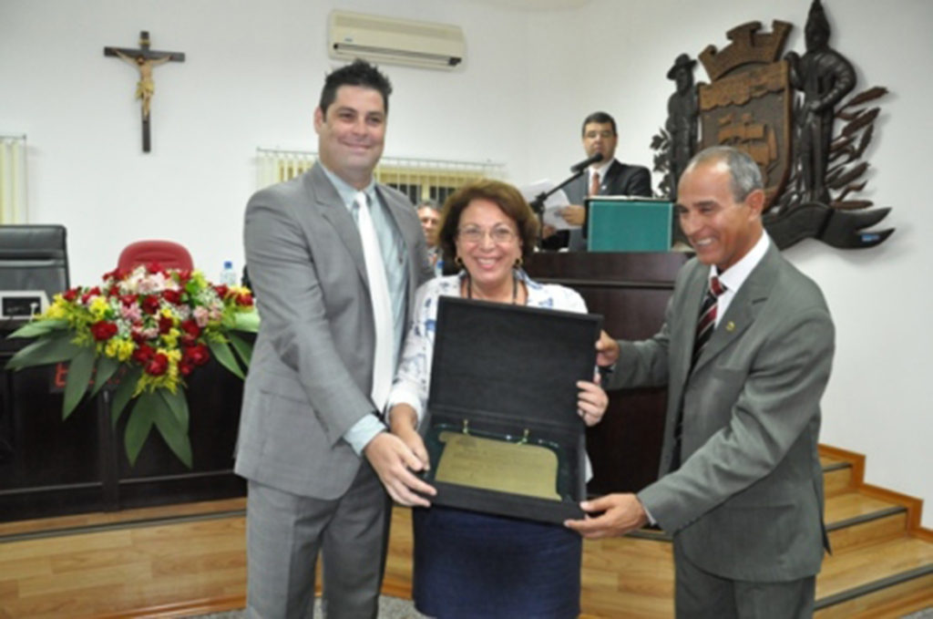 Ministra Ideli recebe título de cidadã honorária de São Francisco do Sul