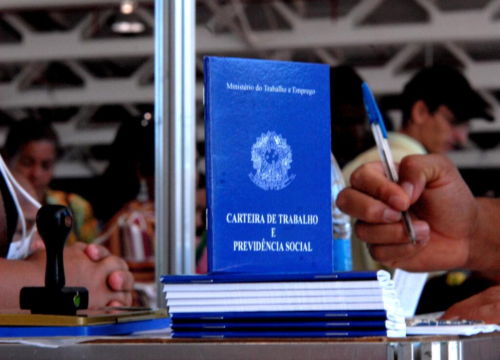 Brasil fechou 20,8 mil vagas de trabalho formal em 2017