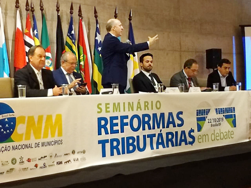 Aroldi destaca premissas municipalistas na abertura do Seminário Reformas Tributárias em debate