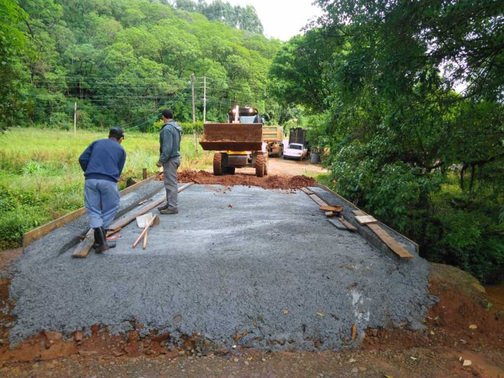 Trânsito é liberado na ponte da Comunidade de Engenho Novo após revitalização