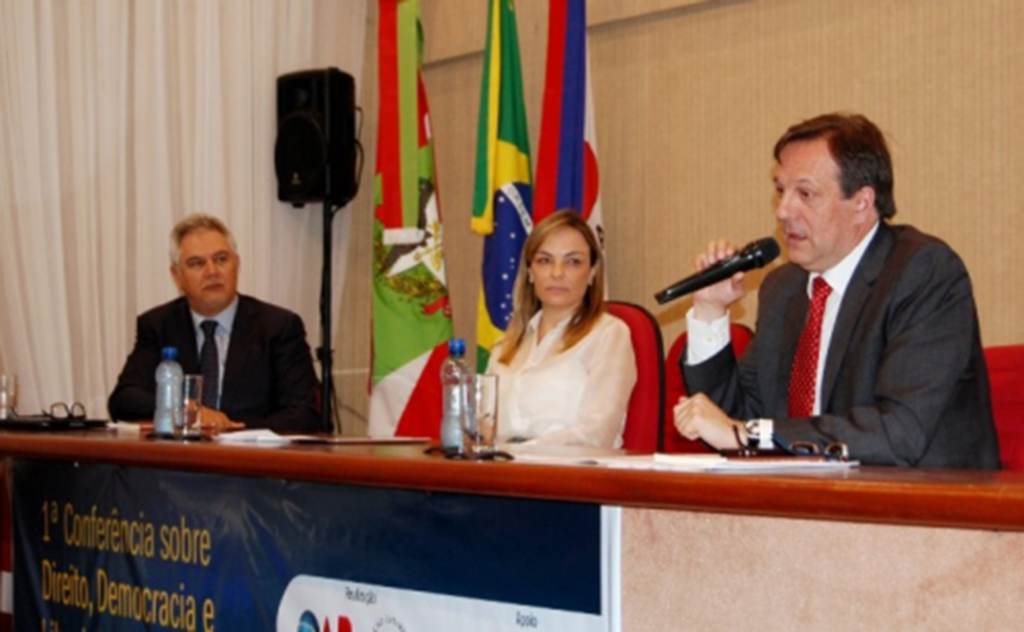 Diretor de O Globo e procurador do Estado debatem Liberdade de Expressão