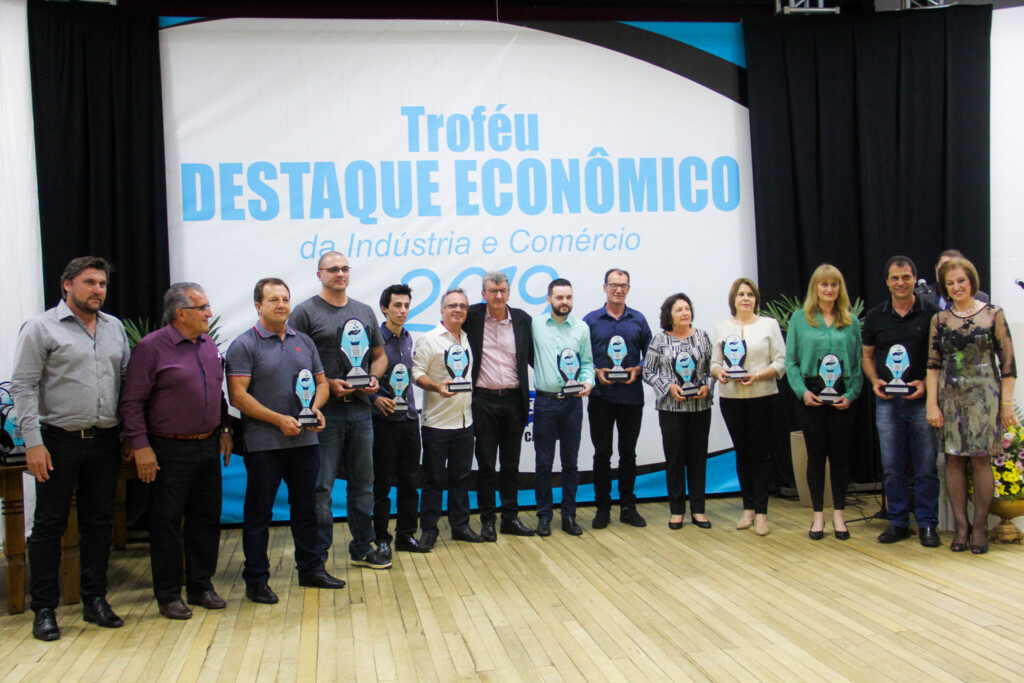 Troféu Destaque Econômico homenageou mais de 70 empresários de Capinzal