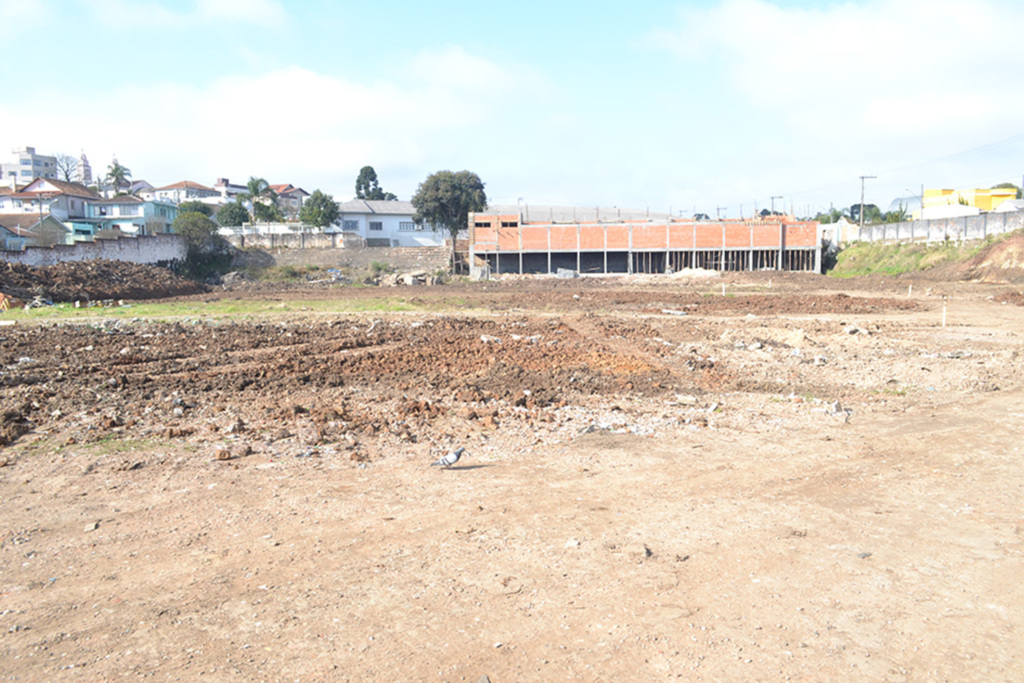 Empresas preparam canteiro de obras do hospital Tereza Ramos