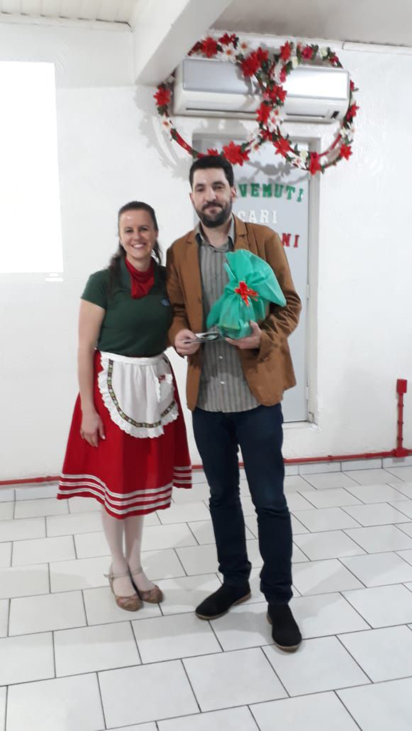  - Maestra Fernanda e Tiago Bellotto, Residente em Pádova Itália.