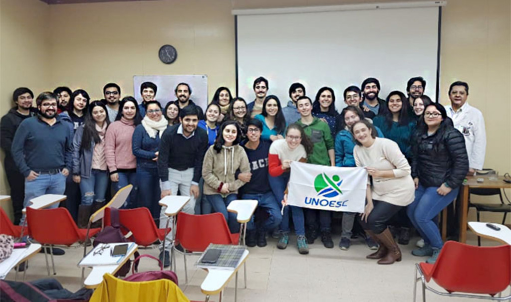  - Aula com os alunos do curso de graduação em Odontologia