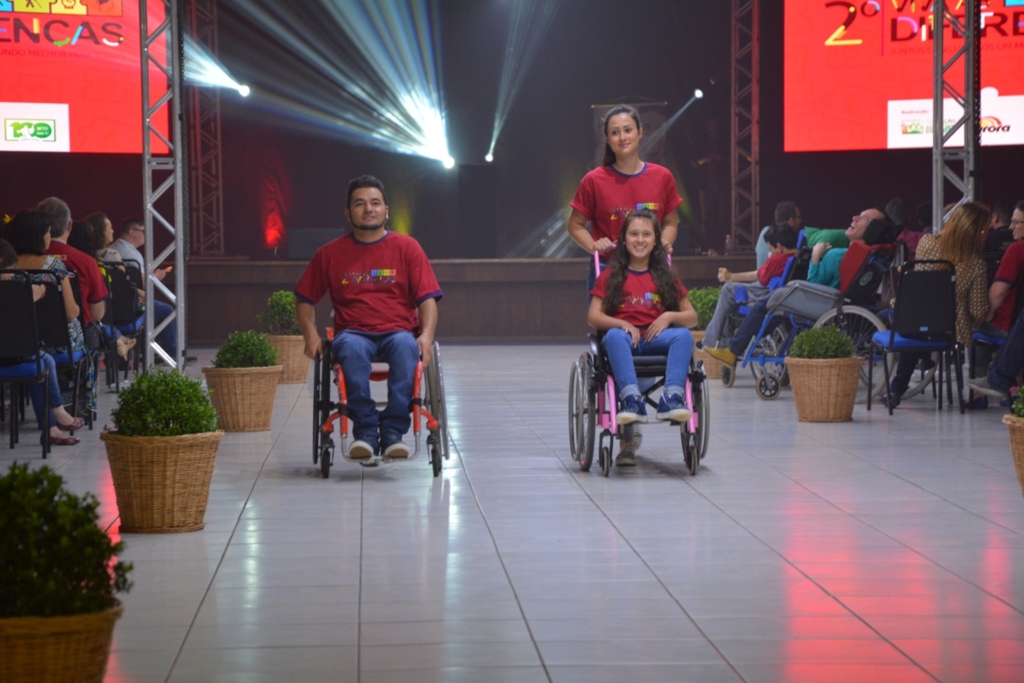  - O desfile inclusivo é uma das grandes atrações do Viva as Diferenças (Foto - Edição de 2017)