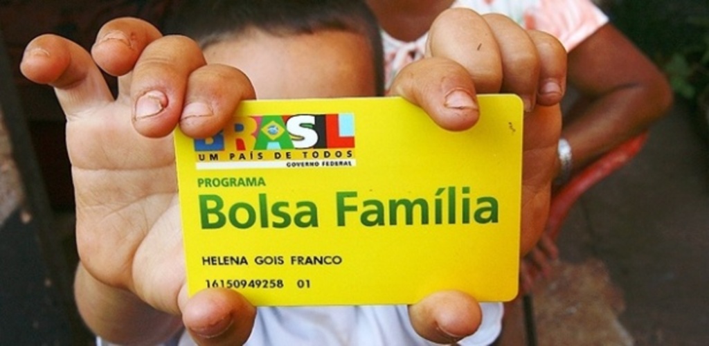 Governo bloqueia ou suspende Bolsa Família de 2,5 milhões