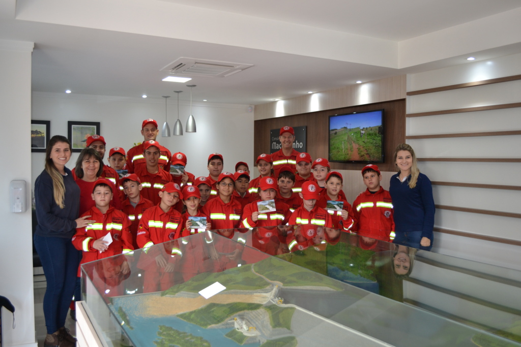 Bombeiros Mirins de Barracão visitam o Consórcio Machadinho e fazem integração em Piratuba