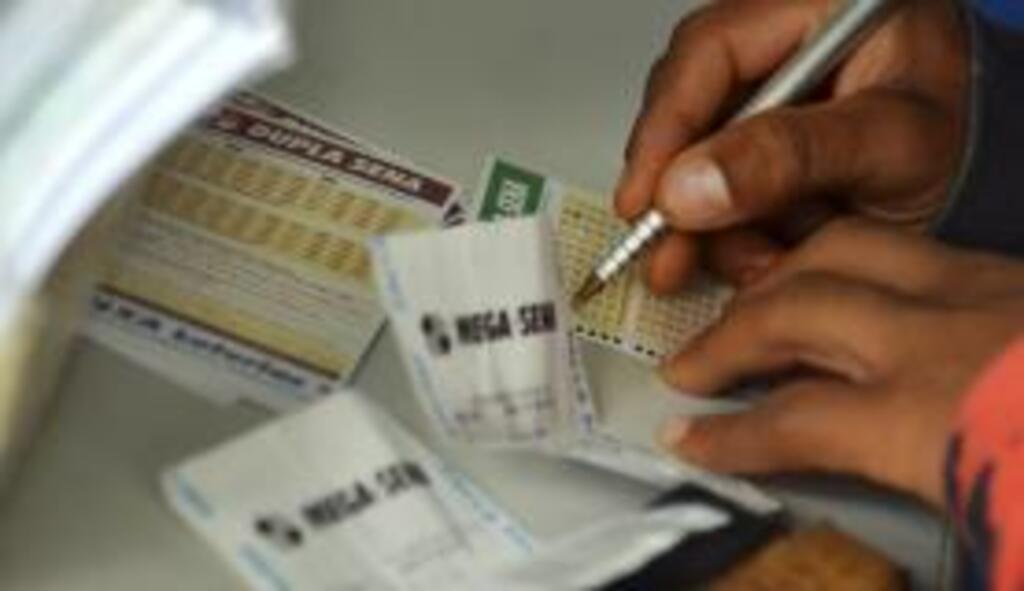 Mega da Virada distribui prêmio recorde a 17 apostas