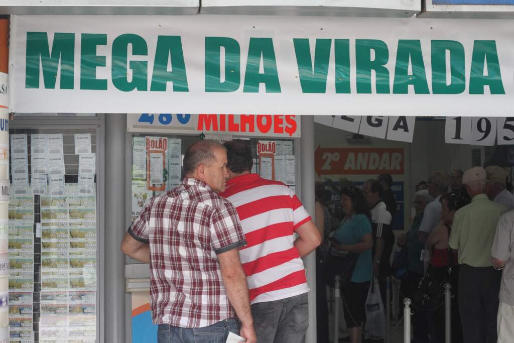Mega da Virada sorteará mais de R$ 300 milhões neste domingo