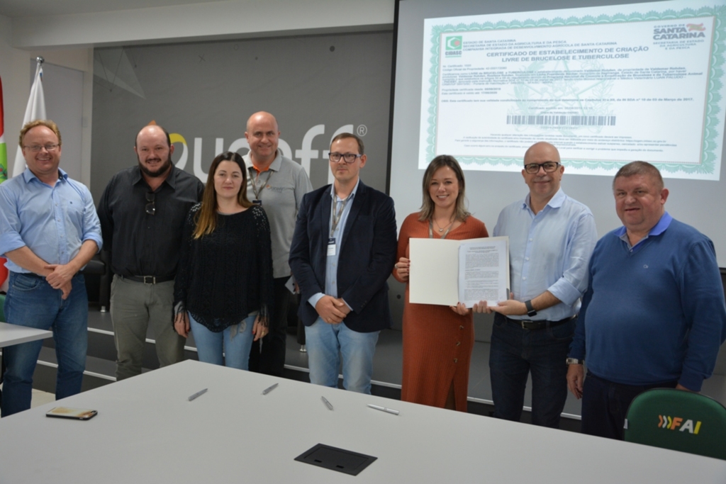  - Representantes do Sebrae/SC, da Prefeitura de Itapiranga, da UCEFF e do Instituto FAI, durante formalização do convênio