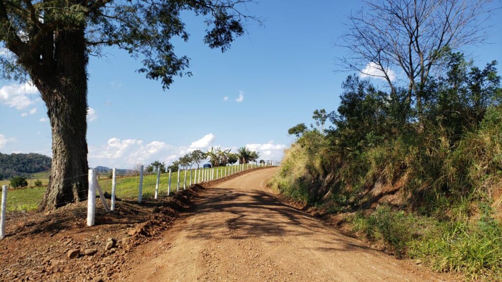 SECRETARIA DE OBRAS FAZ RECUPERAÇÃO DE ESTRADA