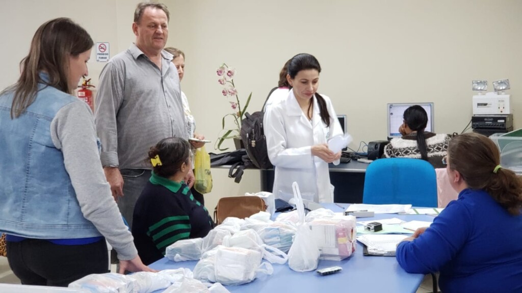  - Encontro bimestral recebeu pacientes de dois grupos rurais para distribuição de medicamentos e avaliação de saúde pela equipe da Estratégia Saúde da Família (ESF). .