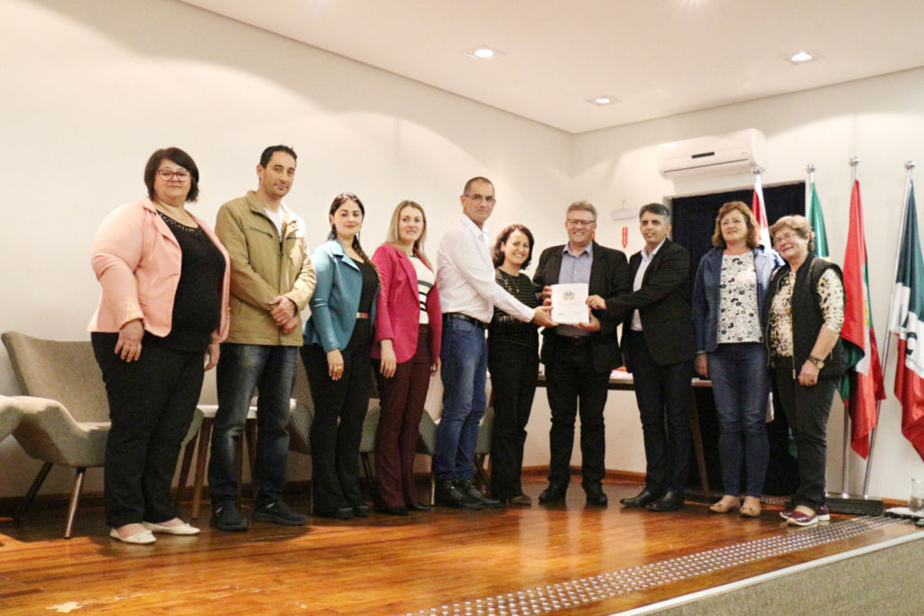 Município de Ipira recebe Plano Municipal de Cultura