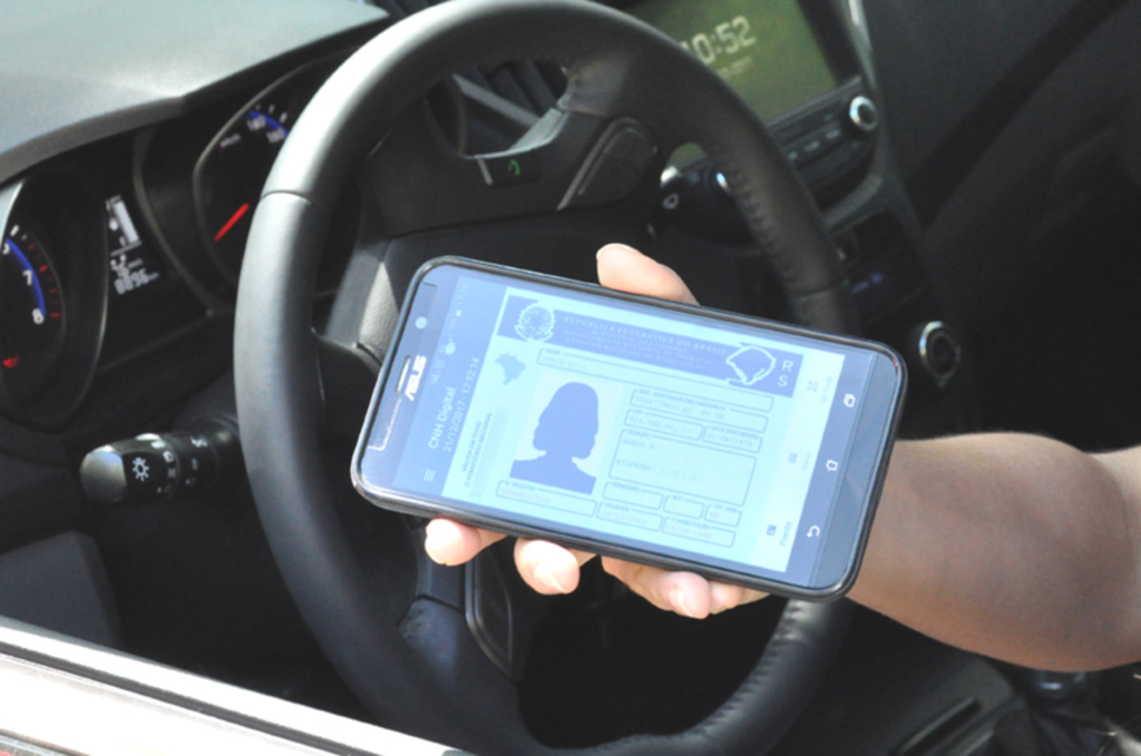 CNH digital já está disponível para celulares