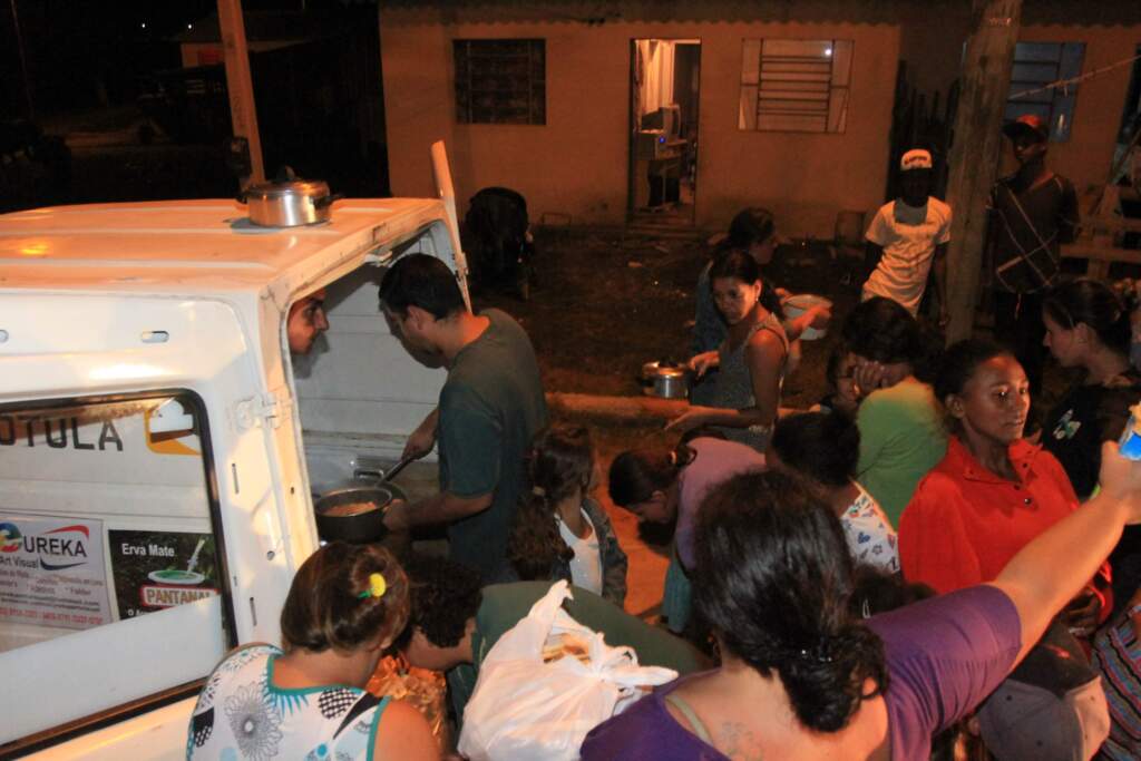 Campanha natalina do Diário Popular apoia o projeto Sopão de Rua
