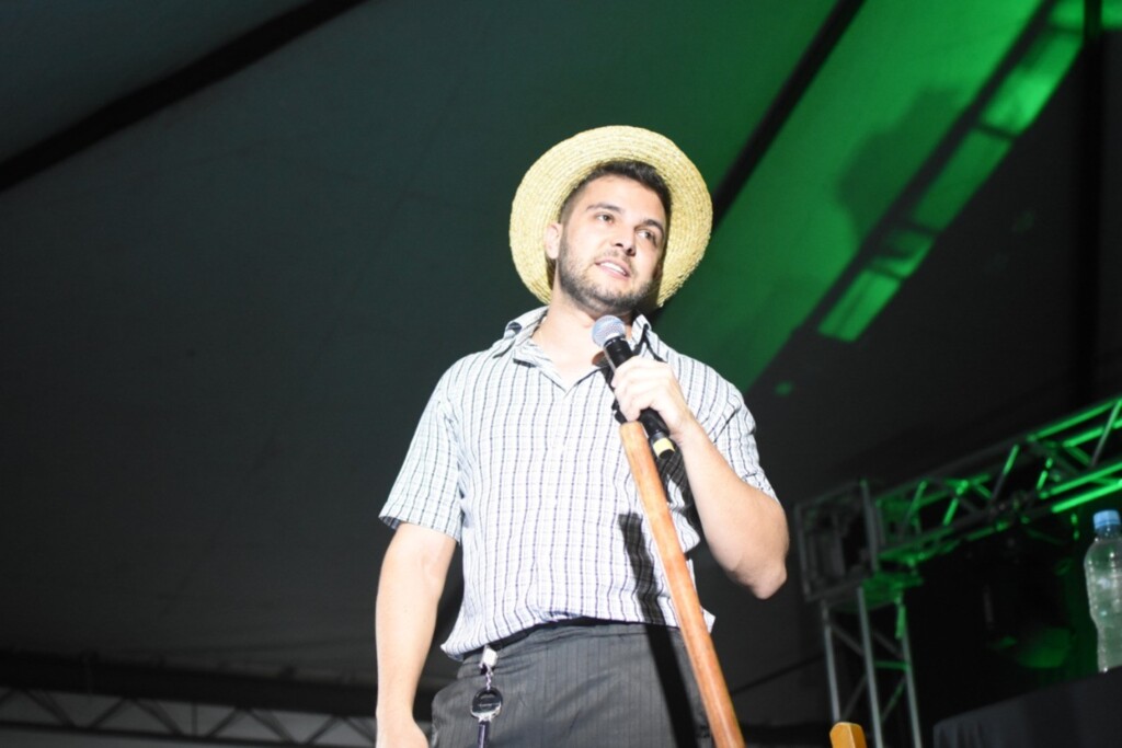 SHOW DE HUMOR ENCERRA CAIPIRA-TUBA 2019 EM ALTO ASTRAL E GRANDE CONEXÃO COM PÚBLICO