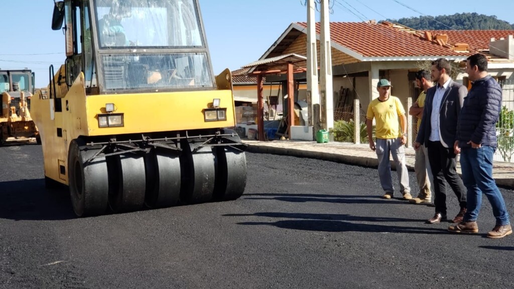 PREFEITURA INICIA ASFALTAMENTO DA RUA BOA VISTA