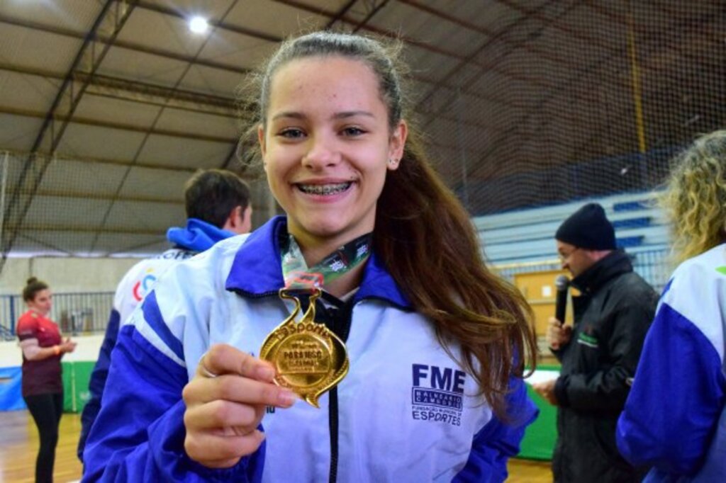  - Alana Maschio, da Escola Municipal Vereador Santa, de Balneário Camboriú, campeã do tênis de mesa classe 9. Foto: Antonio Prado/Fesporte