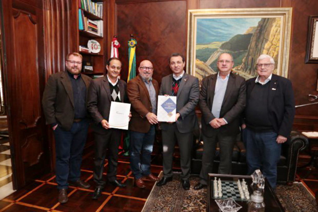  - Governador Carlos Moisés recebeu o presidente da Fecomércio de Santa Catarina Bruno Breithaupt. Florianópolis, 05/07/19. Foto: Mauricio Vieira/Secom