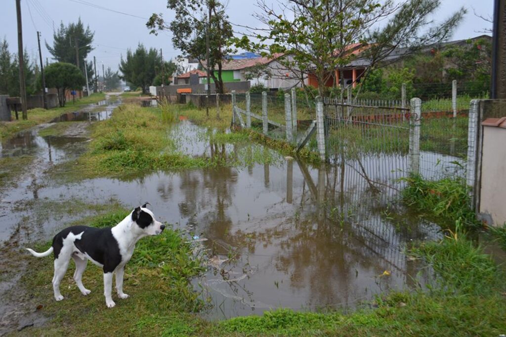 (Foto Defesa Civil de Jaguaruna) - Chuva diminui a partir desta sexta mas Defesa Civil mantém alerta vermelho