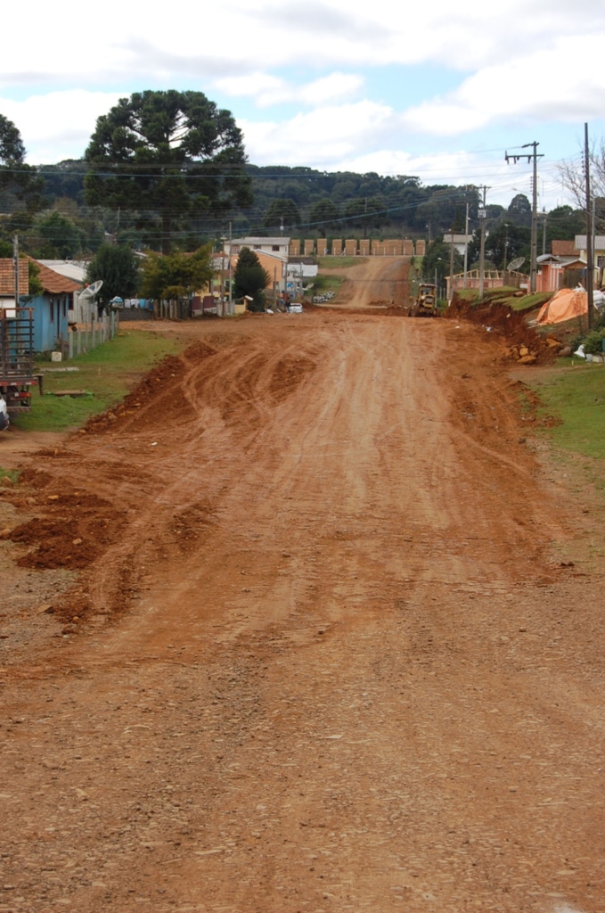 Avenida Brasil ganha calçamento