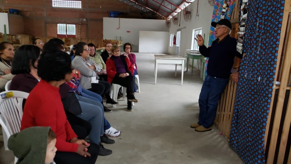 TERCEIRA IDADE CONFRATERNIZA EM FESTA JUNINA EM COMUNIDADE DO INTERIOR DE PIRATUBA