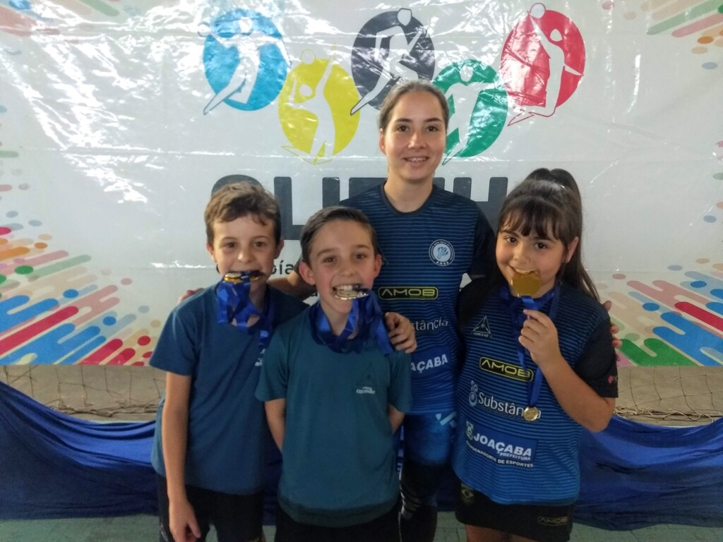 Colégio Conexão conquista sete medalhas de ouro na modalidade de Badminton da 47ª OLIEJHO