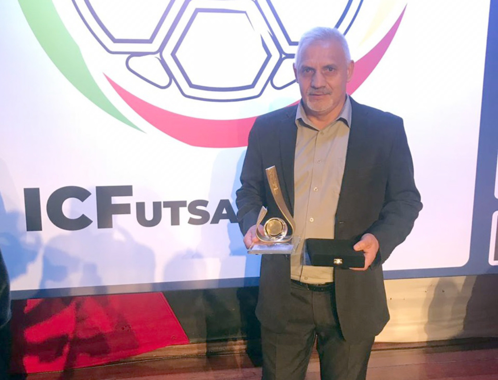 GESTOR DE ESCOLAS DE BASE DE PIRATUBA É HOMENAGEADO EM CONGRESSO INTERNACIONAL DE FUTSAL