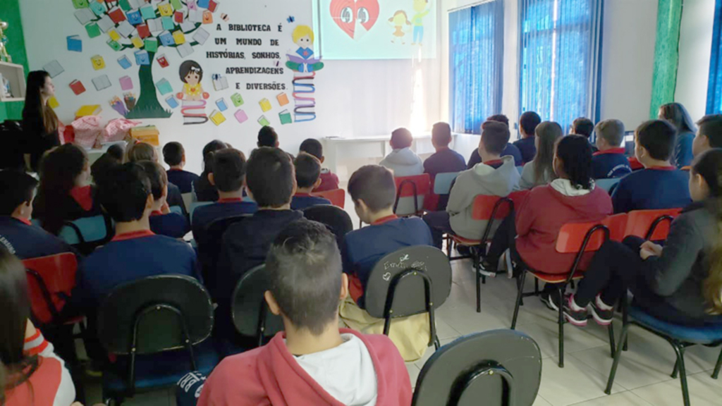 PALESTRA FALA DE VIOLÊNCIA E EXPLORAÇÃO SEXUAL NA REDE MUNICIPAL DE EDUCAÇÃO EM PIRATUBA