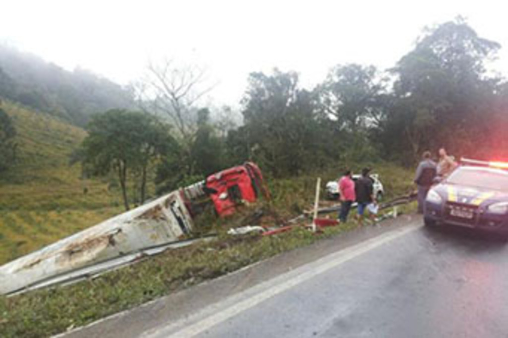 Equipes prontas para começar a limpeza da SC 456