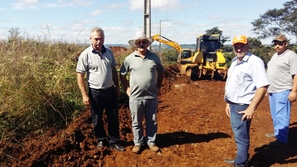 Prefeitura de Lacerdópolis: Prepara terrenos no distrito empresarial para receber novas empresas