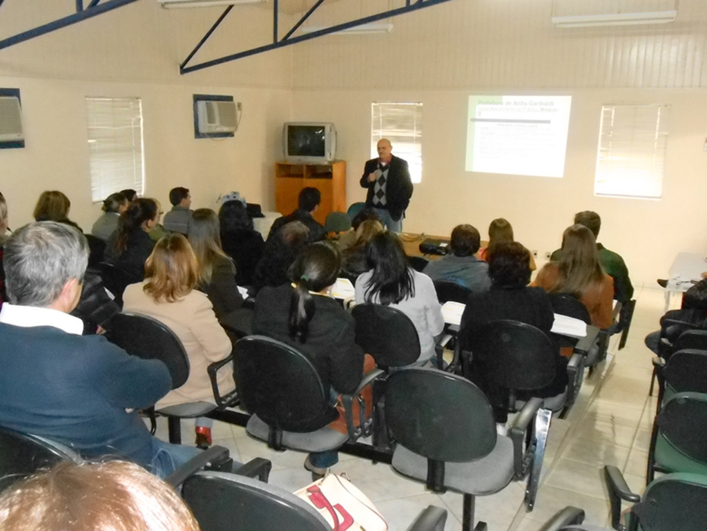 Apae de Campo Belo do Sul também recebeu Guga Kuerten