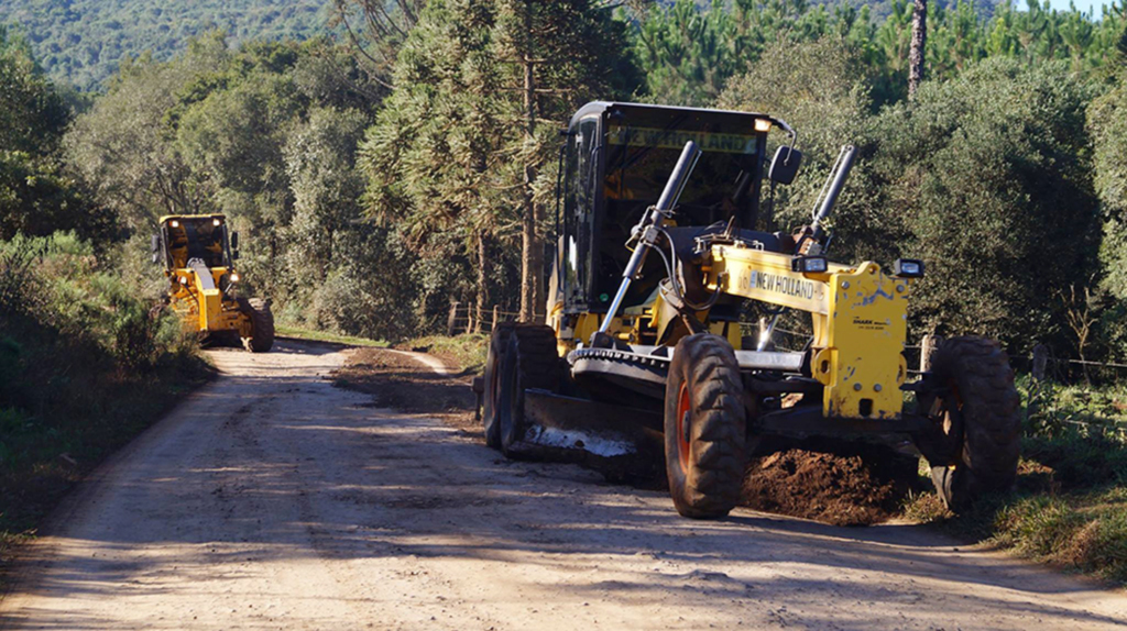 Secretaria Regional de Lages cede caminhão para Cerro Negro