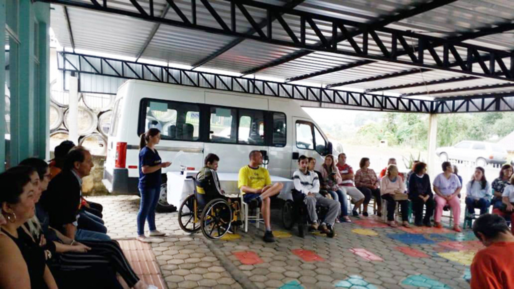 ESCOLA ESPECIAL SEMENTE DE ESPERANÇA - APAE  REALIZA O 2º ENCONTRO DA FAMÍLIA NA ESCOLA