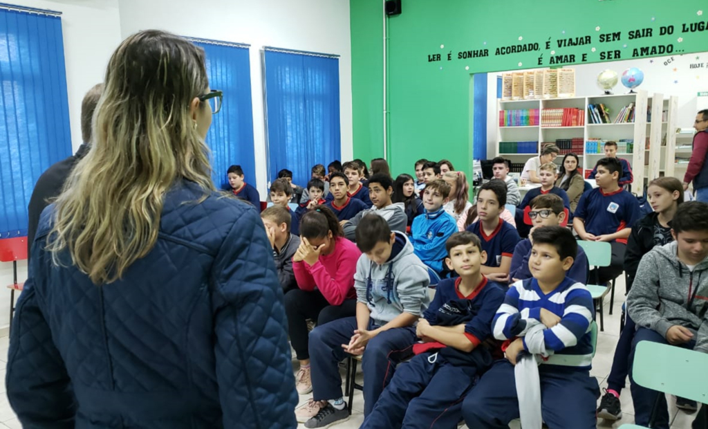 ESTUDANTES DE ESCOLA PÚBLICA DE PIRATUBA APRENDEM A ECONOMIZAR EM PALESTRA DE EDUCAÇÃO FINANCEIRA