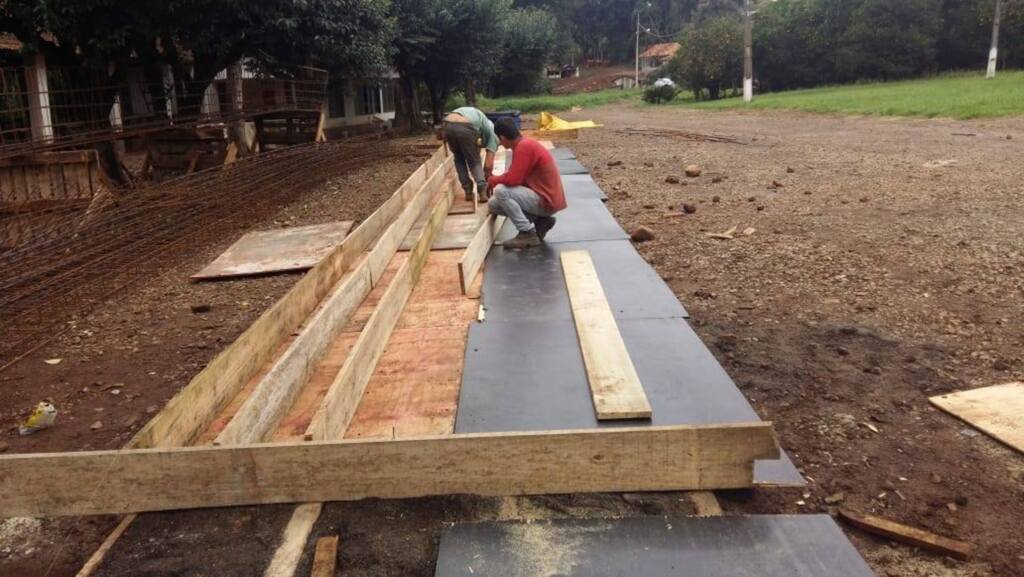 Construção de ponte na Linha Santa Bárbara em Lacerdópolis