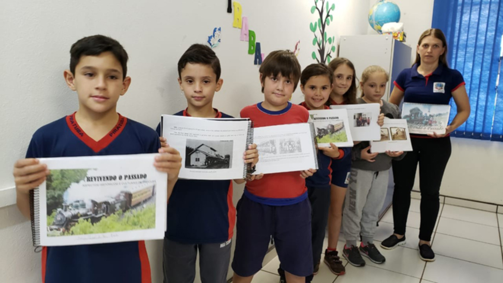 ALUNOS DE ESCOLA PUBLICADO INTERIOR DE PIRATUBA CRIAM LIVRO DIDÁTICO COM HISTÓRIA DO MUNICÍPIO