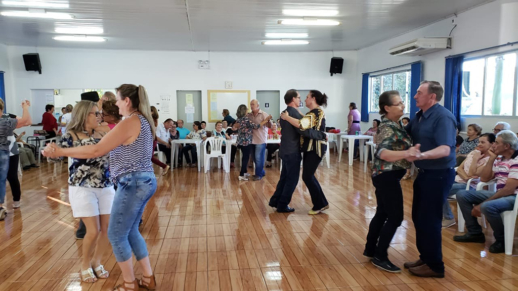 SEMANA COMEÇA ANIMADA PARA A MELHOR IDADE NA CIDADE DAS TERMAS