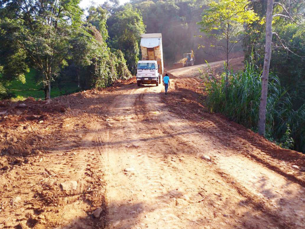 Prefeitura de Ipira realiza reabertura e manutenção de estradas