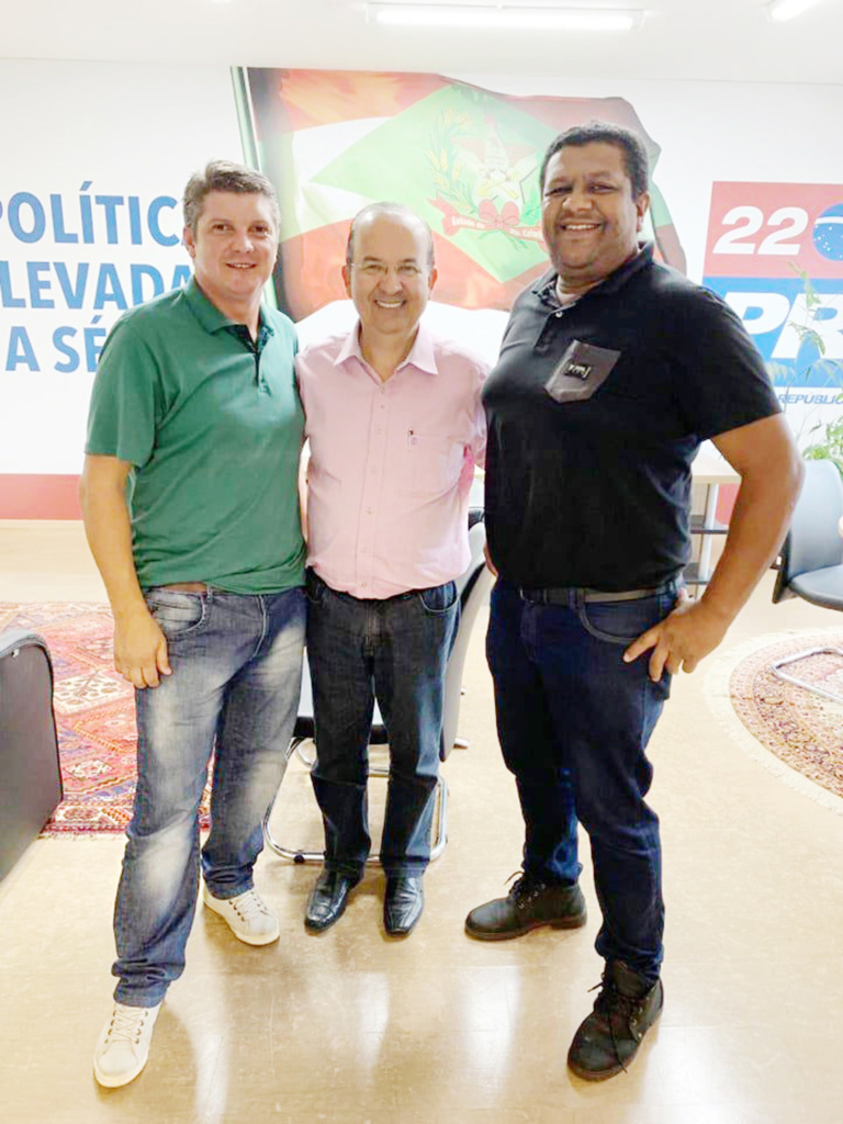  - Presidente do PR do município de Ouro Djonykiel Morosini, Senador Jorginho Mello (PR) e o vice prefeito de Zortéa, Nelson Almeida.