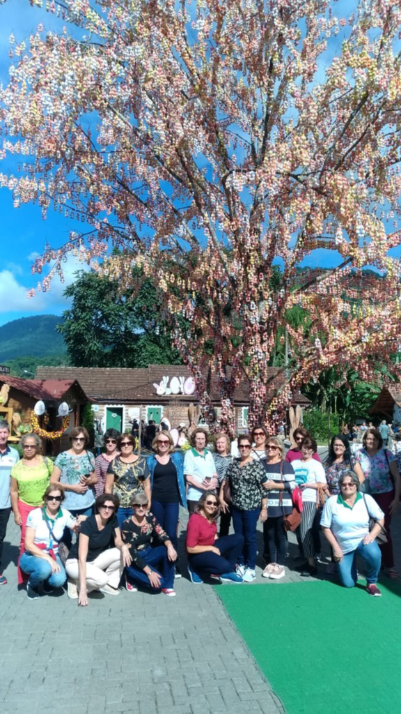 ALUNOS DA UNITI CAPINZAL VISITAM A OSTERFEST