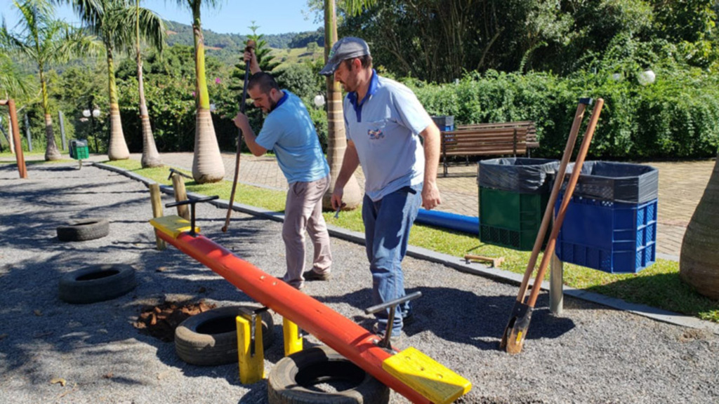 PRAÇA DO FERROVIÁRIO CONTA COM NOVO ATRATIVO PARA A CRIANÇADA EM PIRATUBA