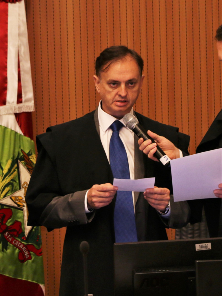  - Juiz substituto do Tribunal Regional Eleitoral de Santa Catarina, na classe juiz de direito, Osmar Mohr.