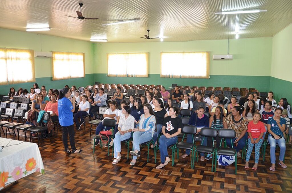 Em Anita, Secretaria de Assistência Social e CRAS promoveram palestra com o tema 'Direitos da Mulher'