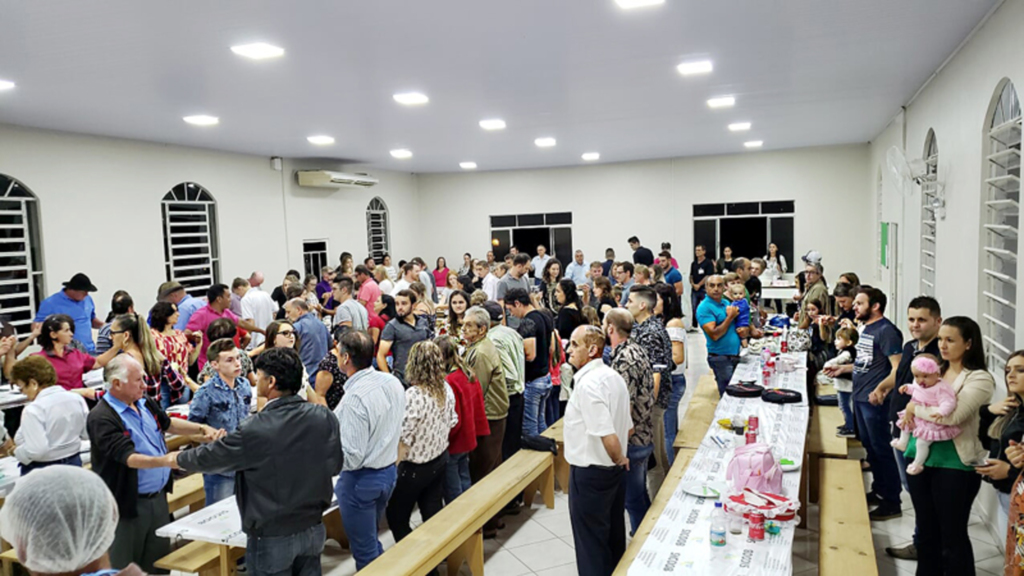 IGREJA QUADRANGULAR DE PIRATUBA INTEGRA FIÉIS E CONVIDADOS EM JANTAR NA SEDE DA CONGREGAÇÃO