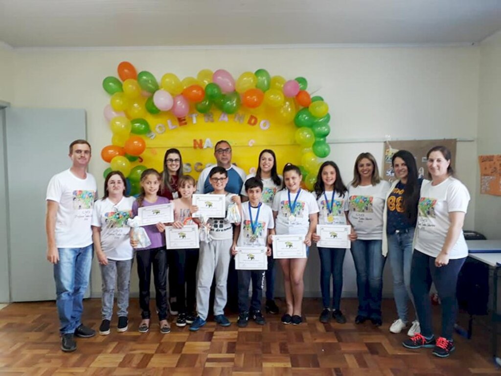 Heloise, Júlia e Eduardo são os campeões do 'Soletrando na Escola' em Pinhal da Serra