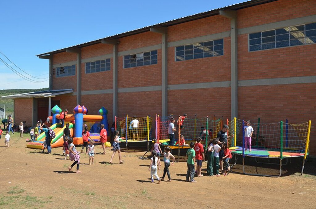 Integração e comemoração das  escolas do campo de Anita