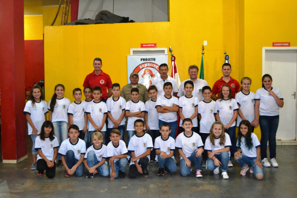 Bombeiros de Piratuba iniciam curso de formação de Bombeiros Mirins