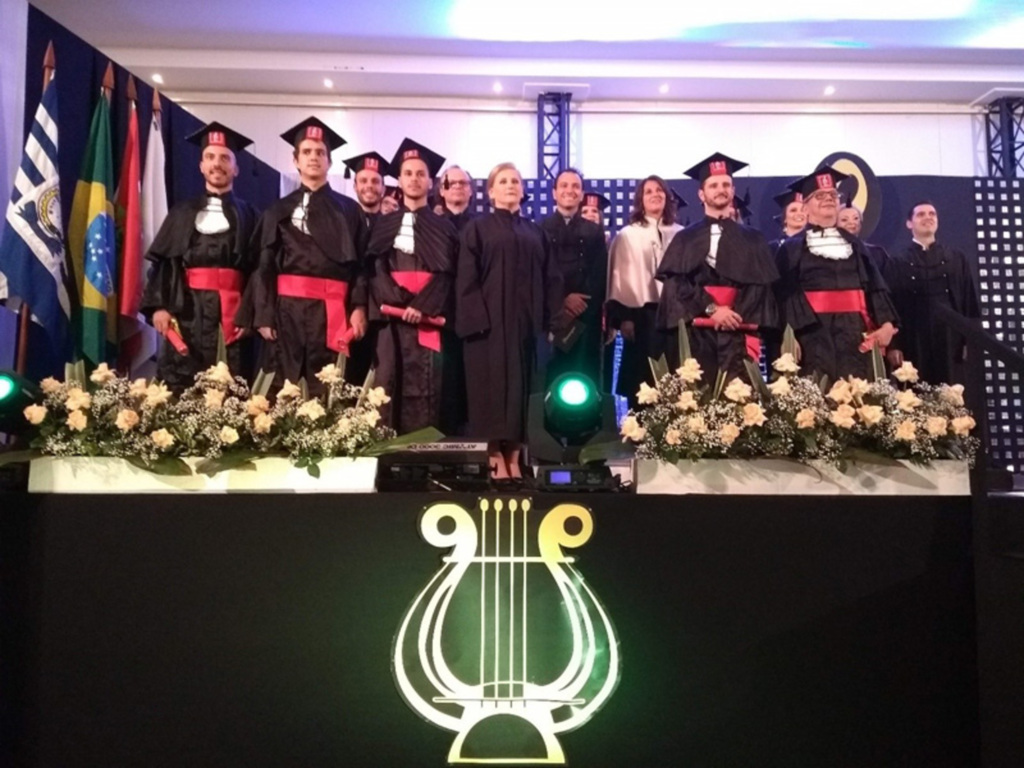  - 17 alunos foram diplomados